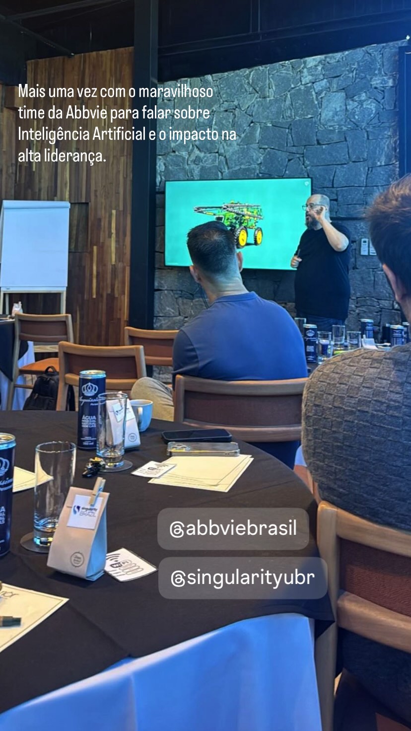 Ricardo Cavallini durante palestra para AbbVie
