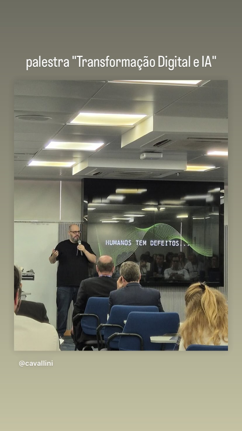 Ricardo Cavallini durante uma palestra